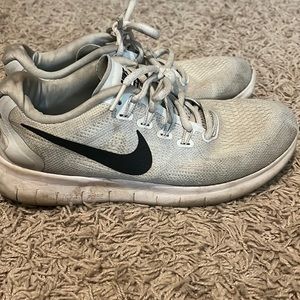 grey nike running shoes
